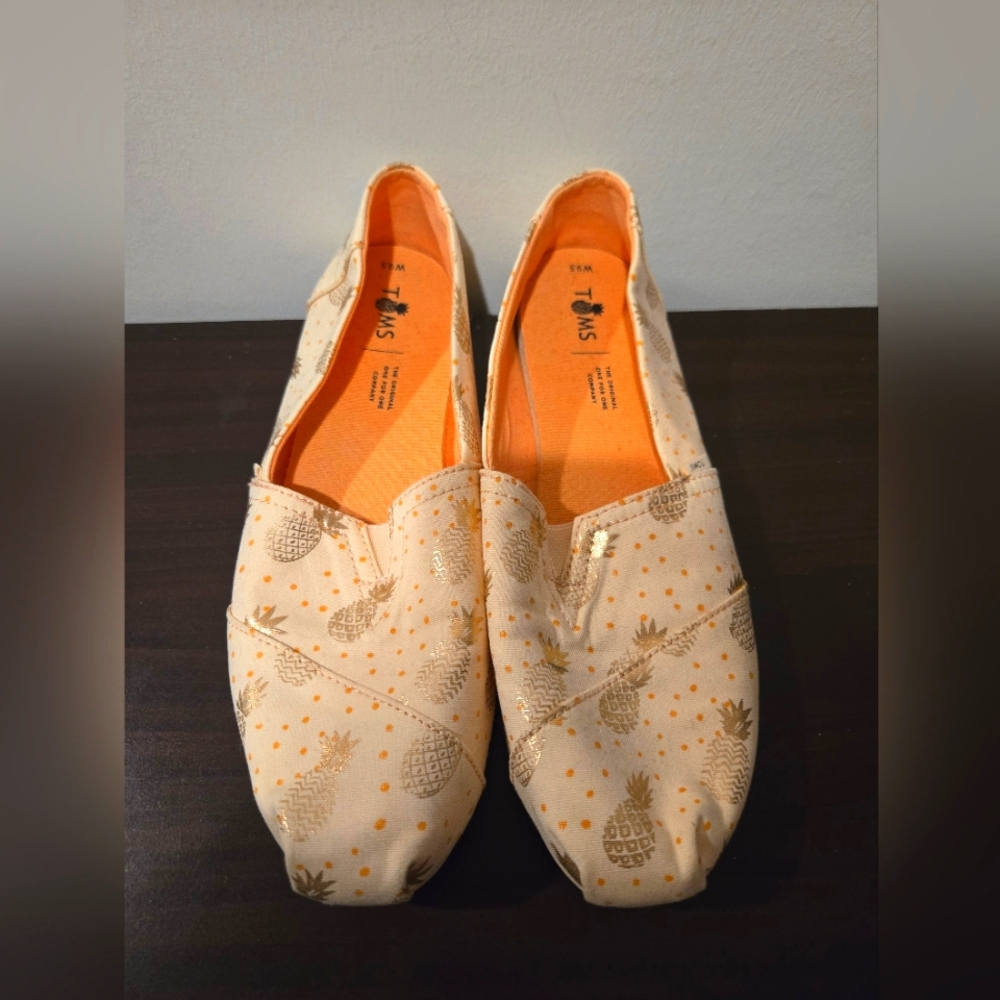 Pineapple Toms 9.5 women's